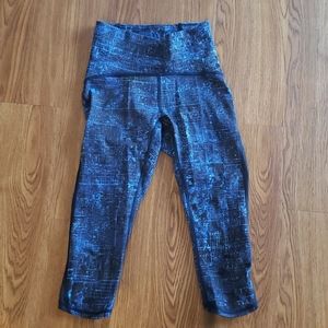Lululemon High Waisted Cropped Yoga Leggings Sz 2